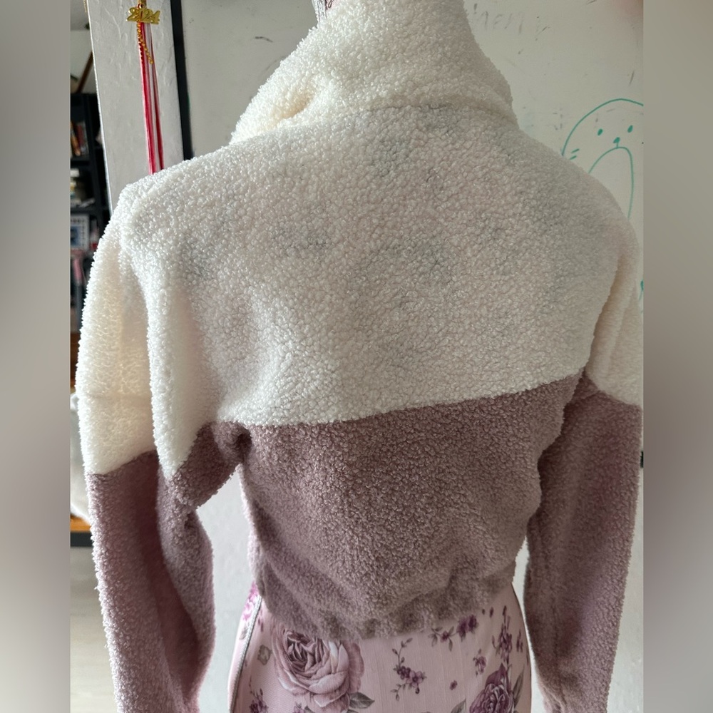 Fleece Cropped Jacket - Picture 2 of 3